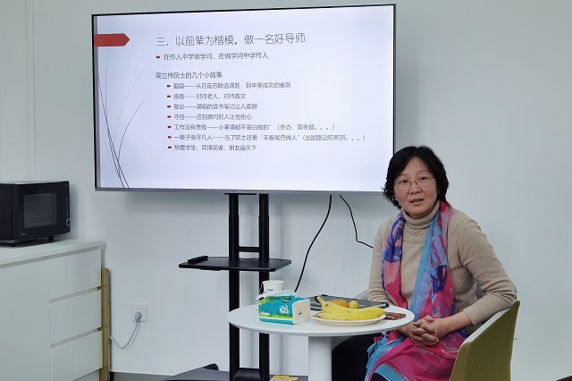 黄色仓库