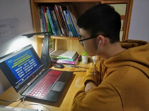 黄色仓库