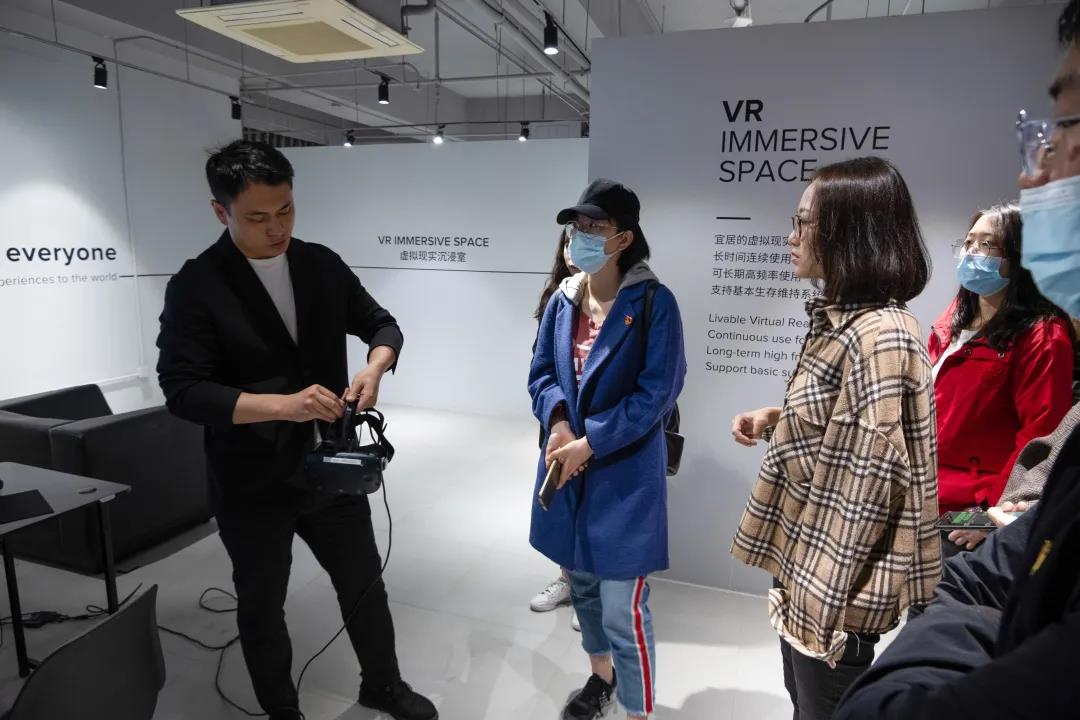 黄色仓库