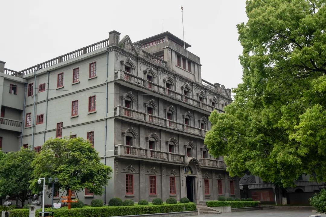 黄色仓库