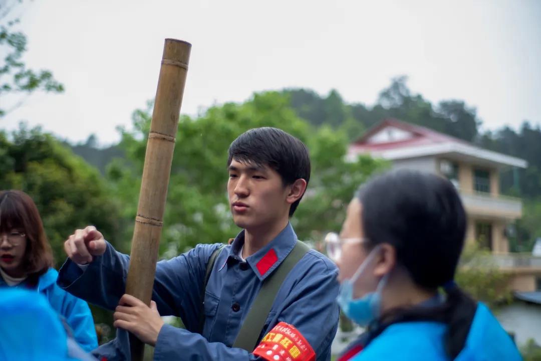 黄色仓库