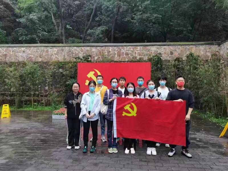 黄色仓库