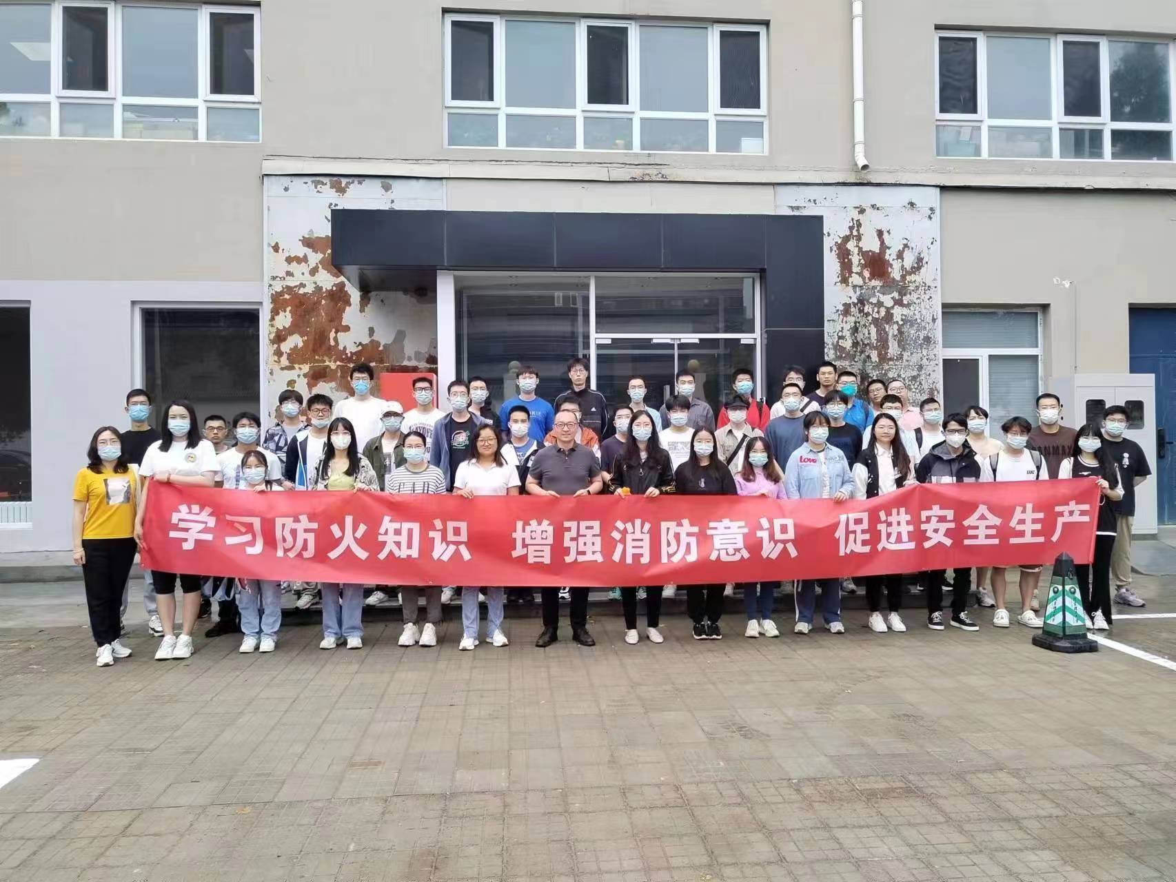 黄色仓库