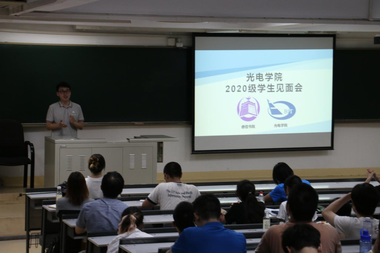 黄色仓库