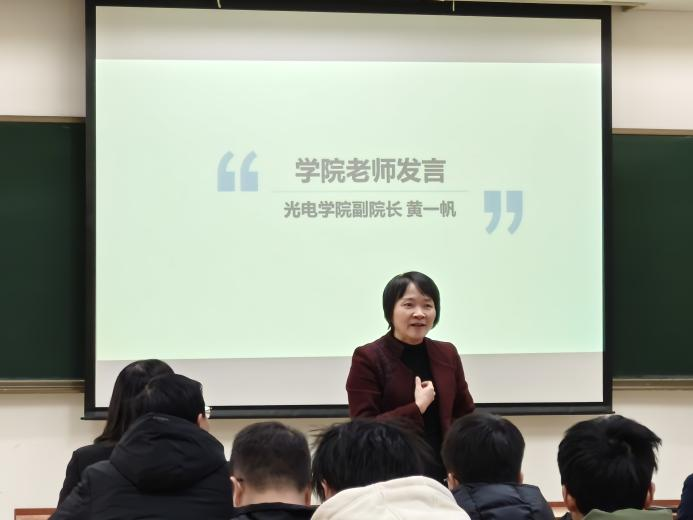 黄色仓库